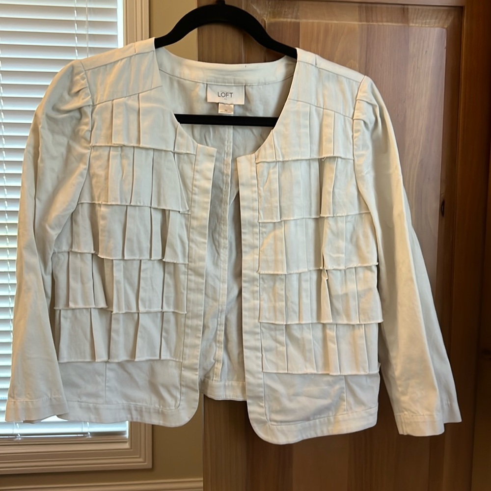 LOFT - Ruffle 3/4 sleeves, cropped jacket